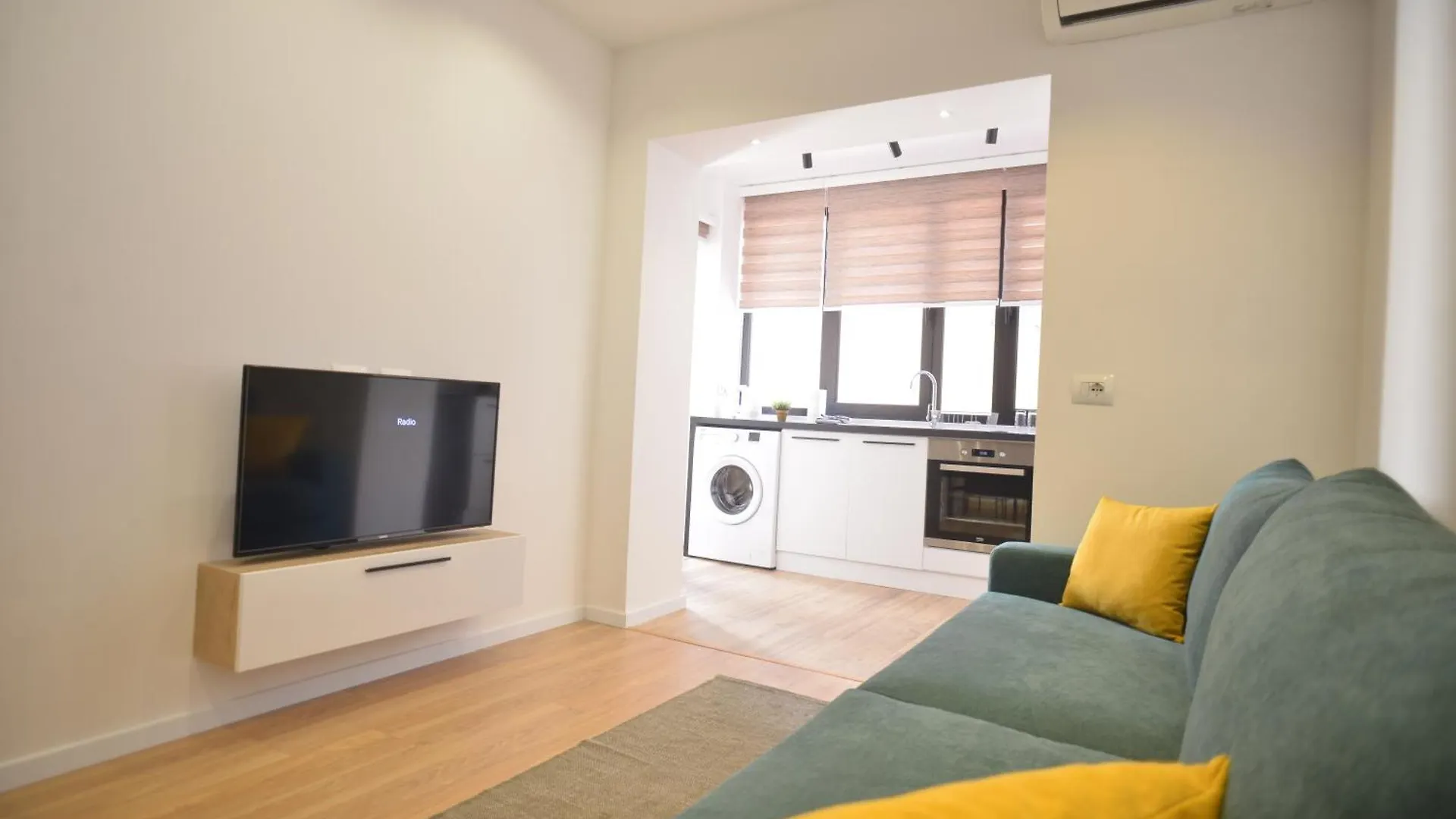 Central Studio Premium Tirana 0*,  Albánie